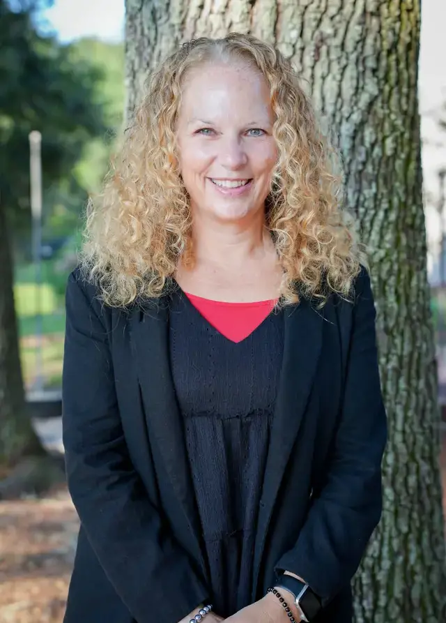 Photo of Julie Nelson